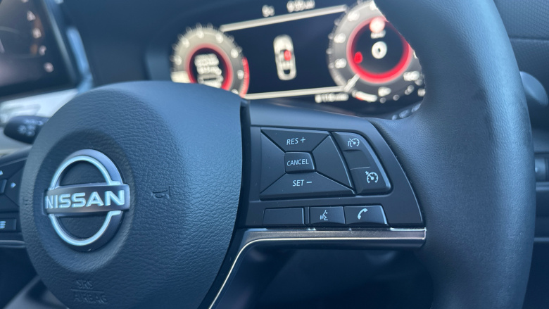 Nissan Juke 1.0 DiG-T N-Connecta 5dr Petrol Hatchback